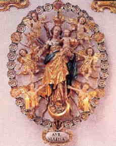 Eine barocke Madonna im Rosenkranz der fünf Wunden